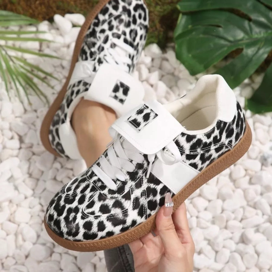 sneakers in Brown with leopard-print and lace-up closure