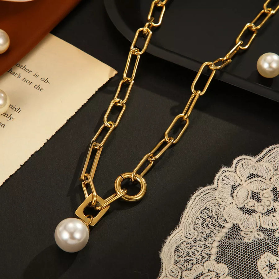 18k Gold-plated Chain Pearl Necklace in gold with 18K gold-plated