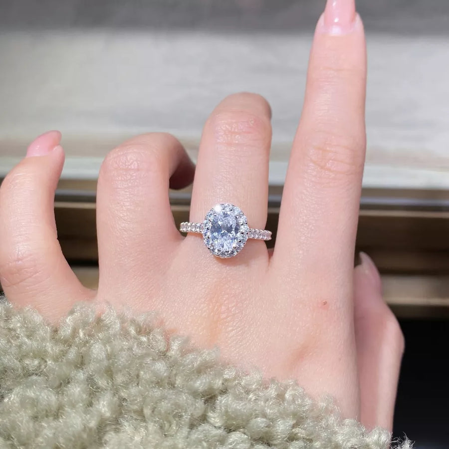 925 sterling silver,Moissanite Carat weight: 1 ring in clear with oval halo silhouette