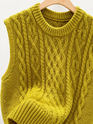 sweater vest in ivory with crew neck and sleeveless
