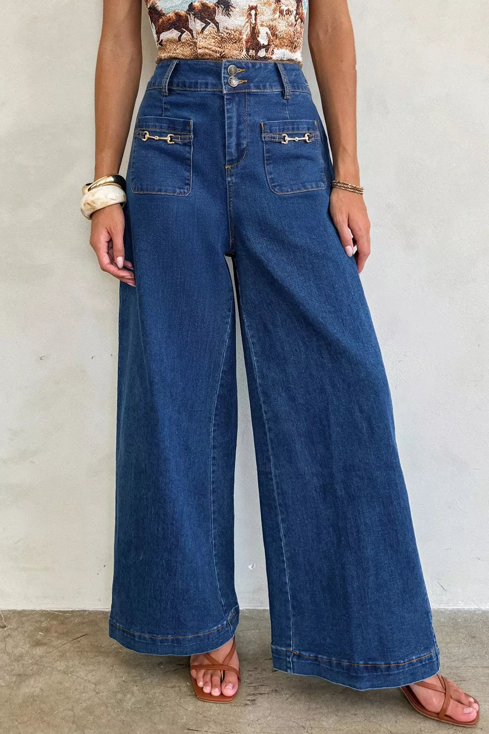 jeans in medium blue featuring buttoned and wide-leg fit