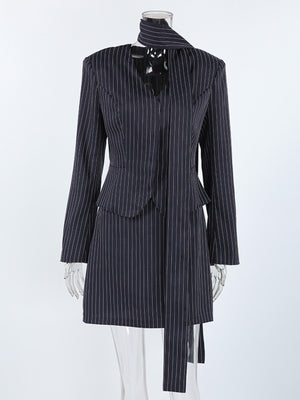 navy blue blazer with seam detail and long sleeve