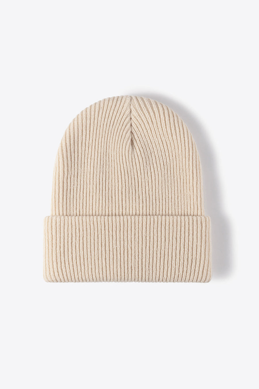 Beige ribbed knit beanie with a cuffed brim, made of acrylic.