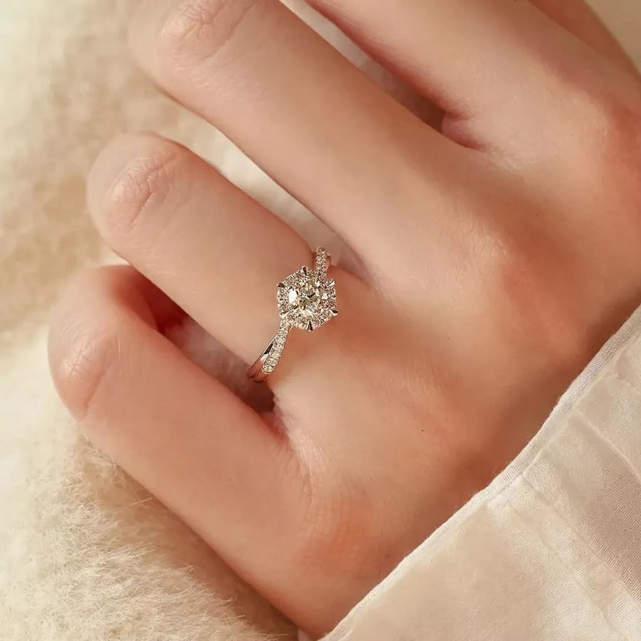 925 sterling silver,Moissanite Carat weight: 2ct Care instructions: Avoid wearin ring in Silver with fitted silhouette