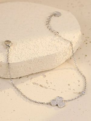 bracelet in Gold with clover charm and adjustable
