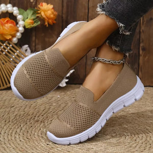 Round Toe Flats Slip-ons in Black