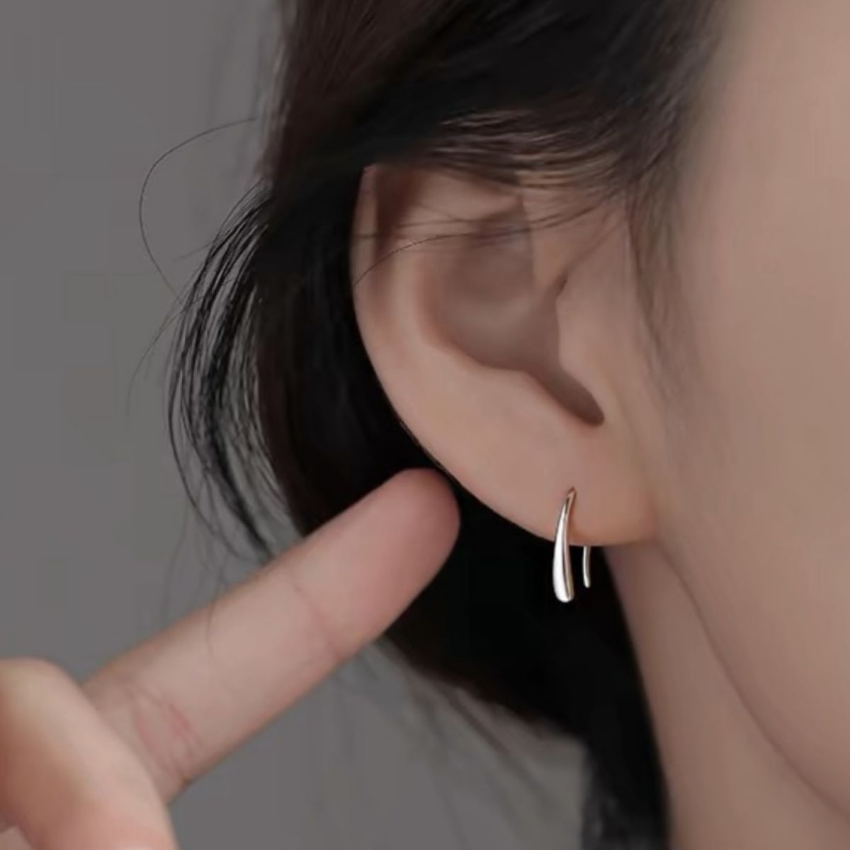 earrings in silver featuring U-shaped design and U-shaped fit