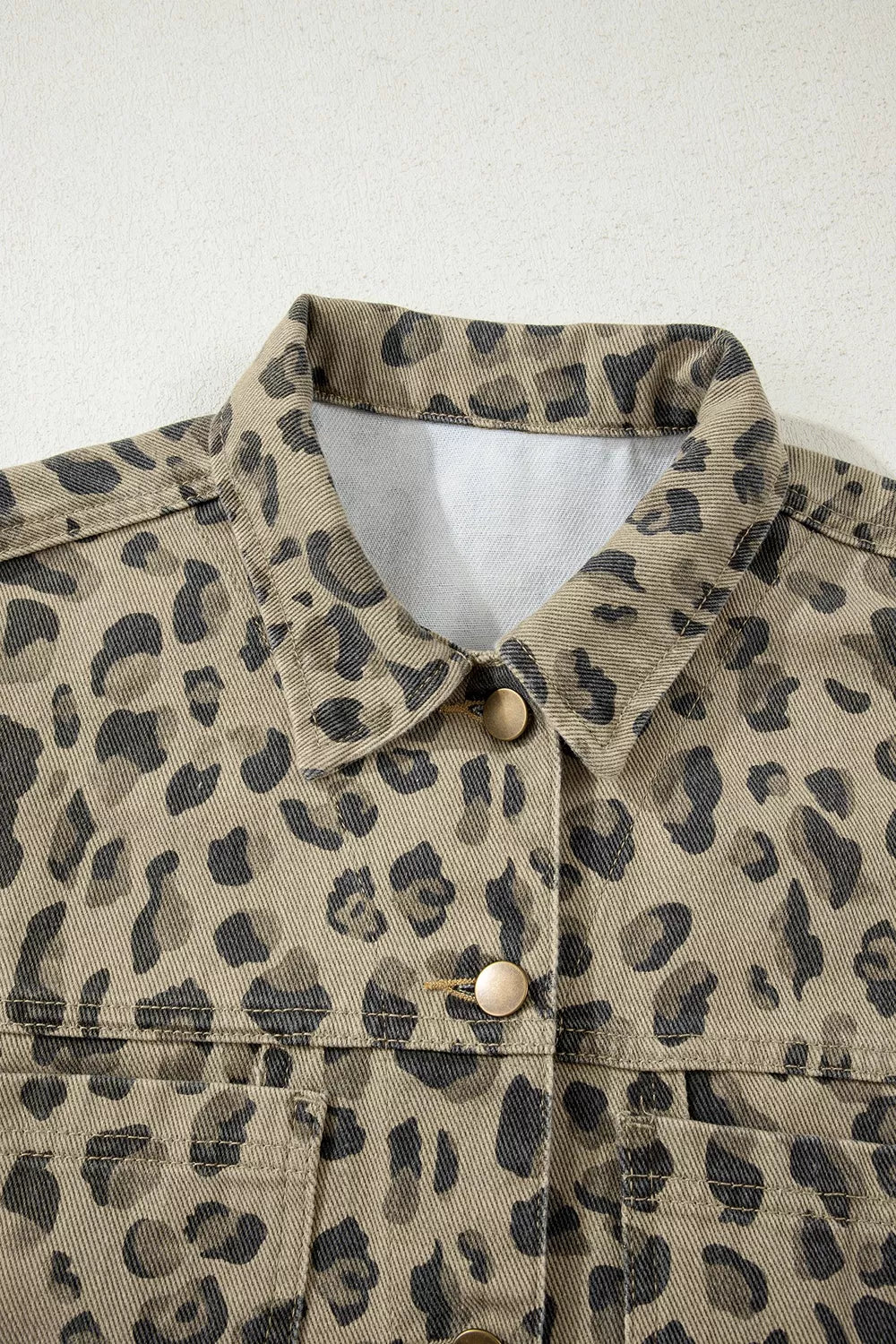 denim jacket in Leopard with leopard-print and buttoned