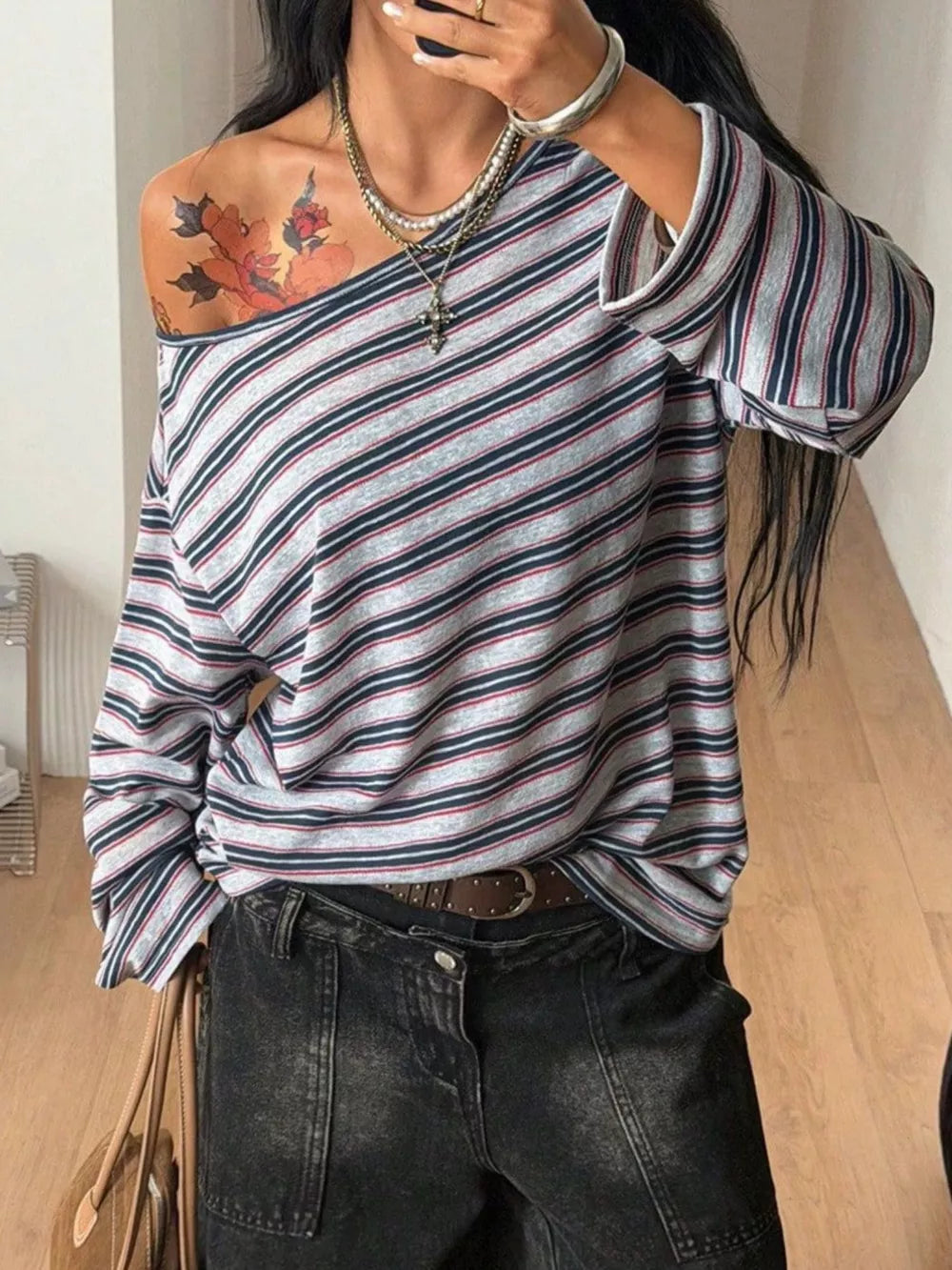 t-shirt featuring striped in Gray with 95% viscose, 5% elastane Care instructions: Machine wash cold texture