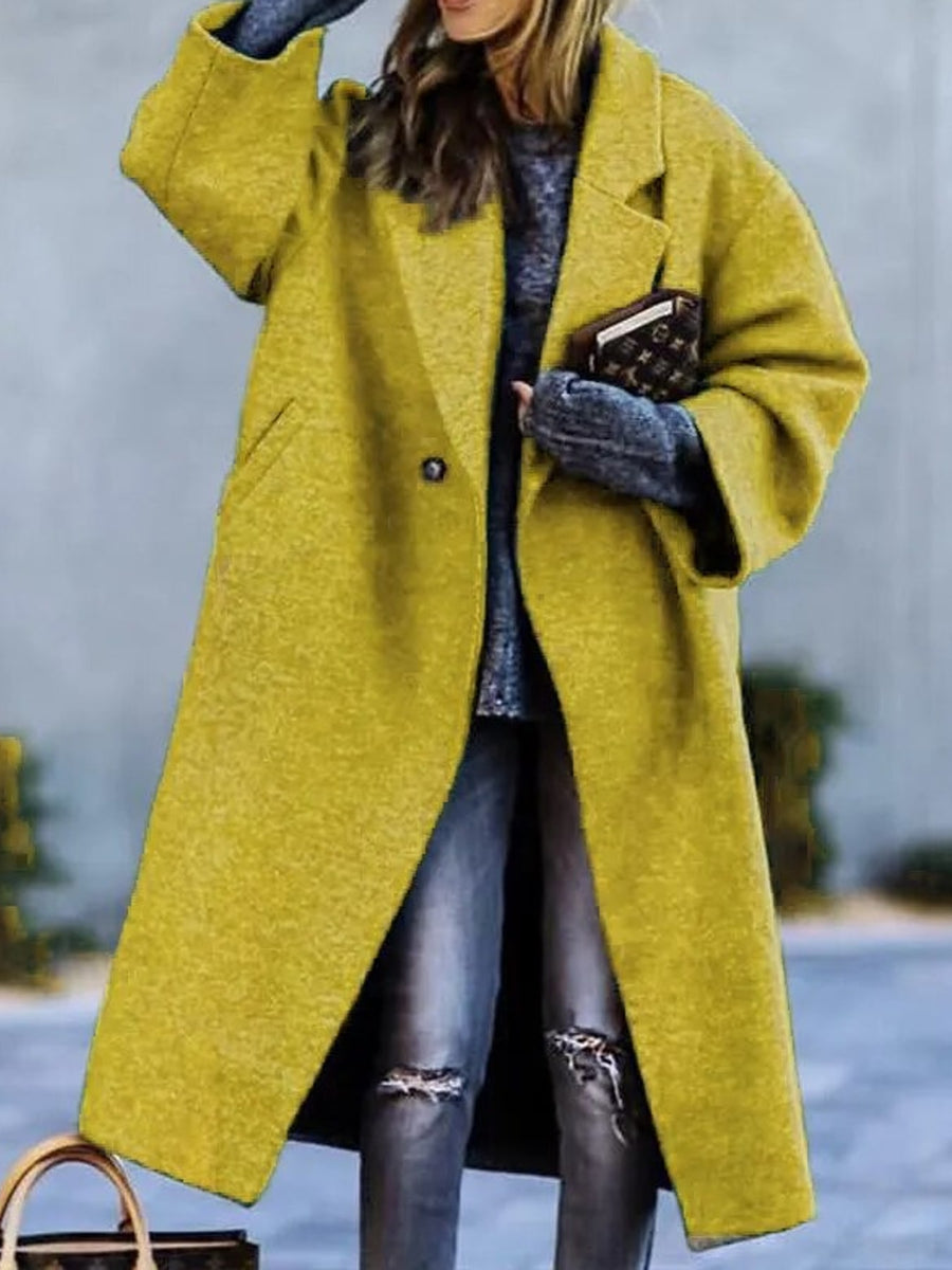 White overcoat with buttoned and long sleeve