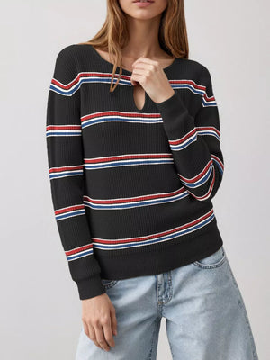 Brown pullover sweater with seam detail and long sleeve