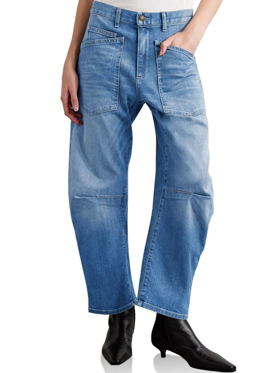 wide-leg jeans in light blue featuring pocketed and wide-leg fit
