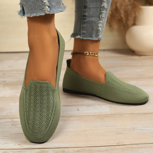 flats in Black with geometric and breathable