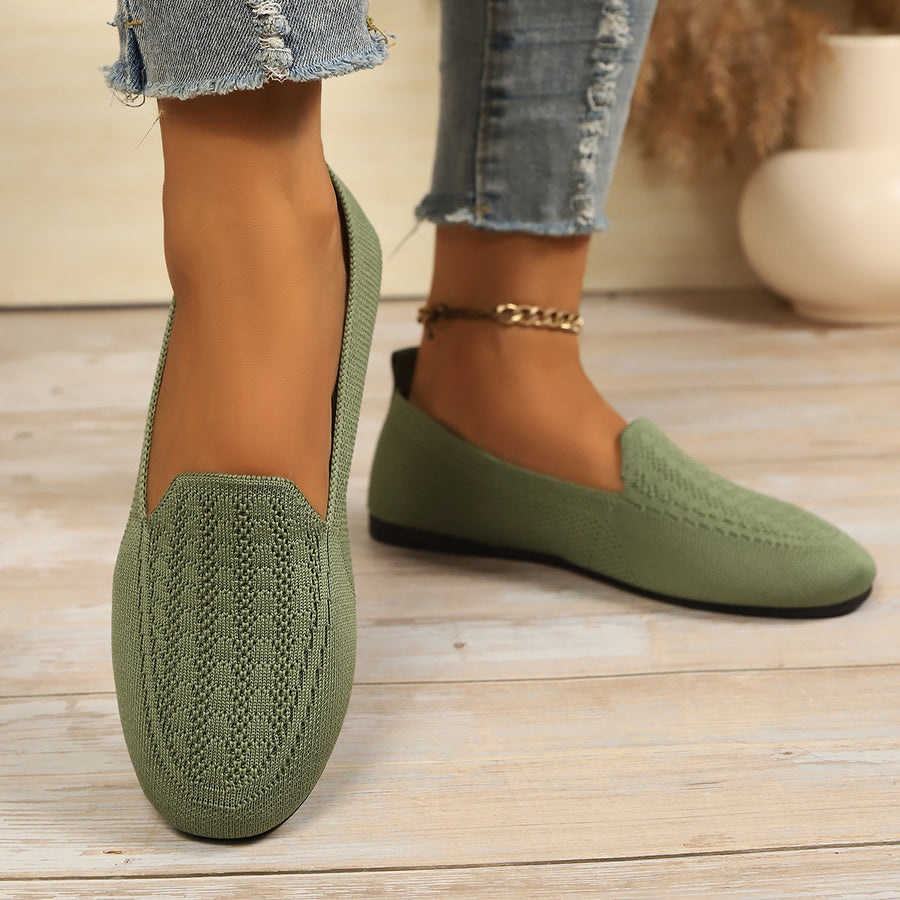 flats in Black with geometric and breathable