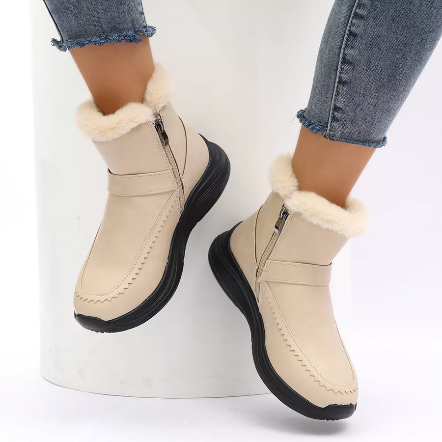 boots in Silver with faux fur lining and ankle-length