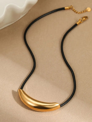 18K Gold-Plated,Stainless Steel,Leather rope Care instructions: Avoid wearing du necklace in gold with slim silhouette