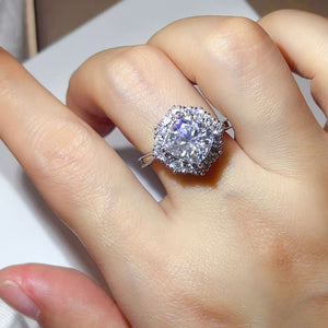 Platinum-Plated,925 sterling silver,Moissanite Carat weight: 3ct Care instructio ring in Silver with classic silhouette