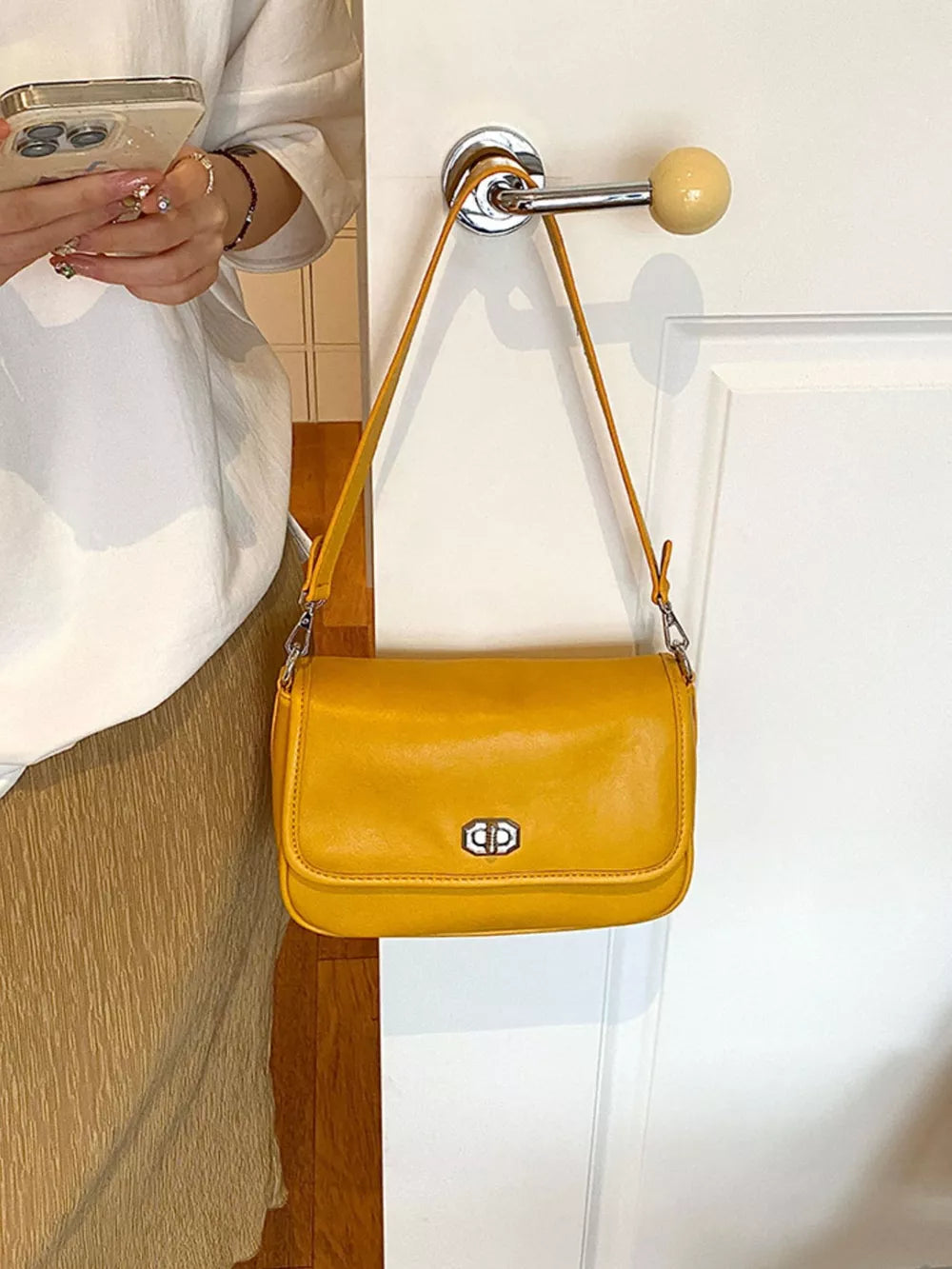 black shoulder bag
