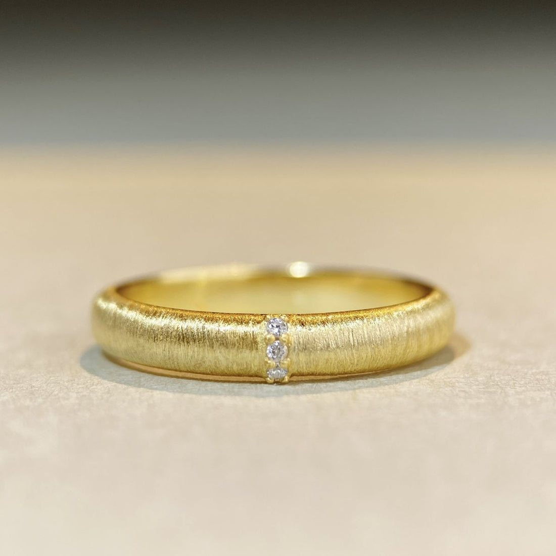 ring in white