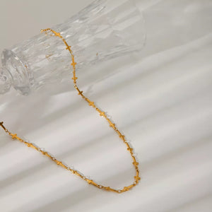 necklace in Gold with geometric and gold-plated