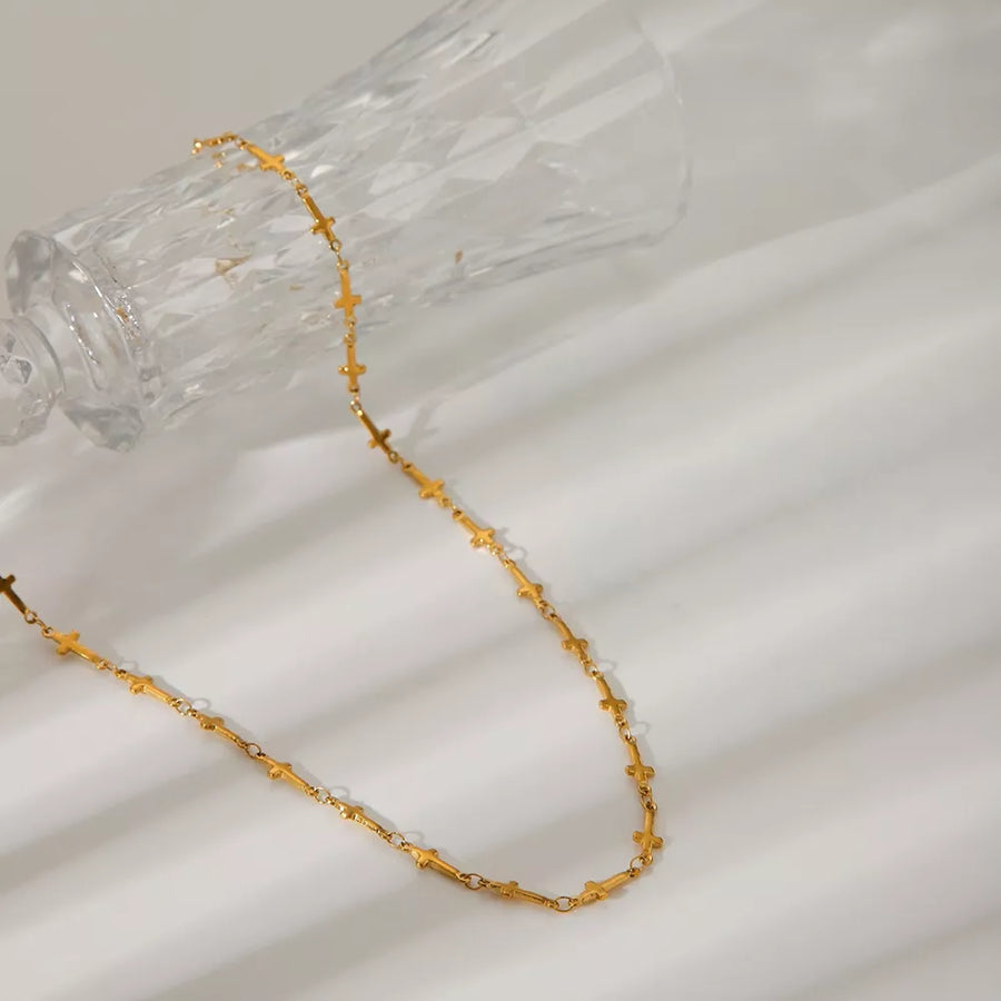 necklace in Gold with geometric and gold-plated