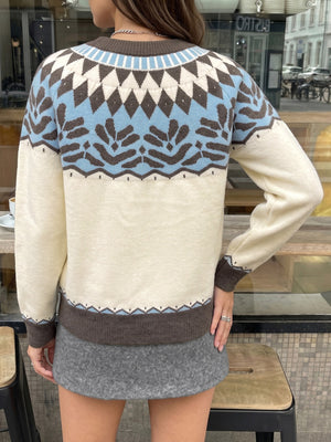 Beige pullover sweater with hip-length and pullover