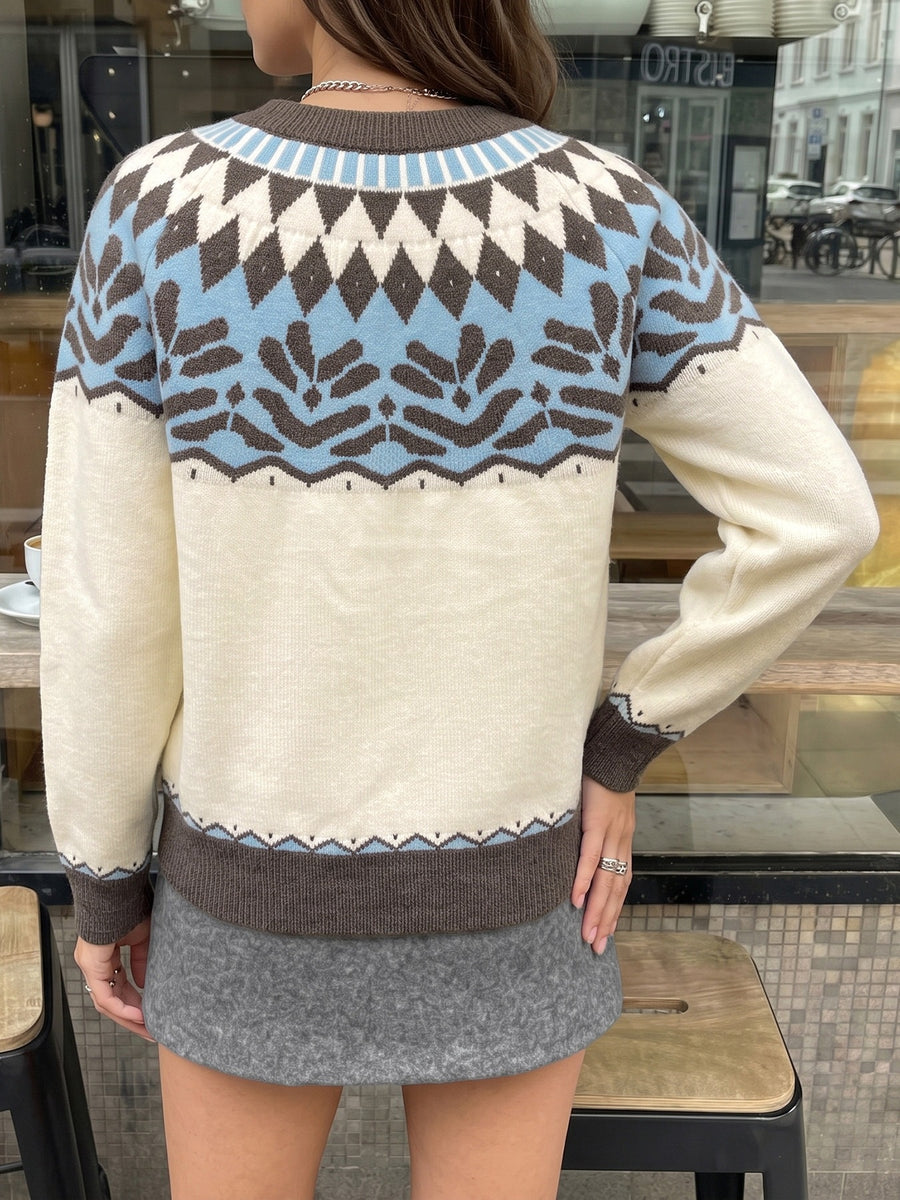 Beige pullover sweater with hip-length and pullover