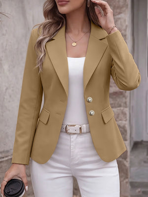blazer in white with buttoned and hip-length
