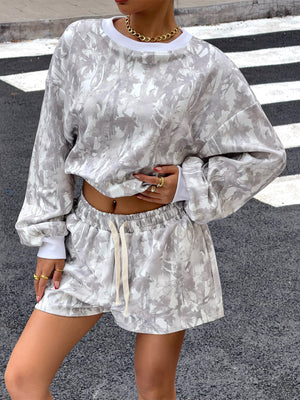 Round neck long sleeve cropped top and drawstring shorts set with abstract grey print