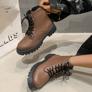 Black boots with ankle-length and lace-up, zip