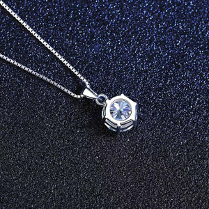 925 sterling silver,Moissanite Carat weight: 1CT Care instructions: Avoid wearin necklace in Silver with straight silhouette