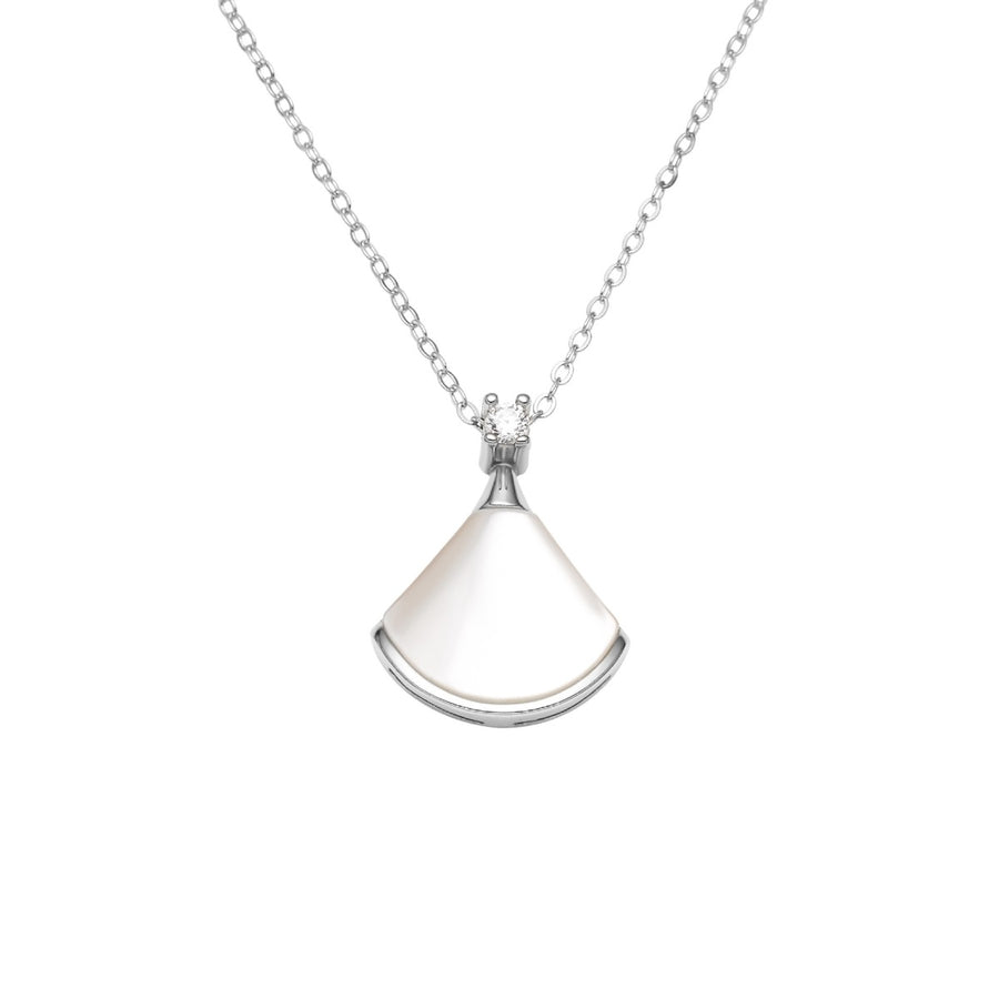 Silver necklace with 15.7 inches and clasp