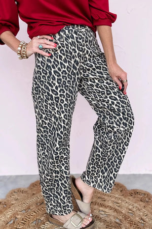 Chic cropped leopard print denim jeans with a straight leg fit.