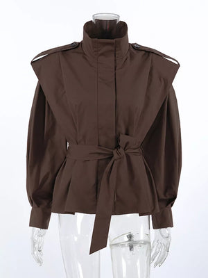 trench coat in Beige with collared and long sleeve