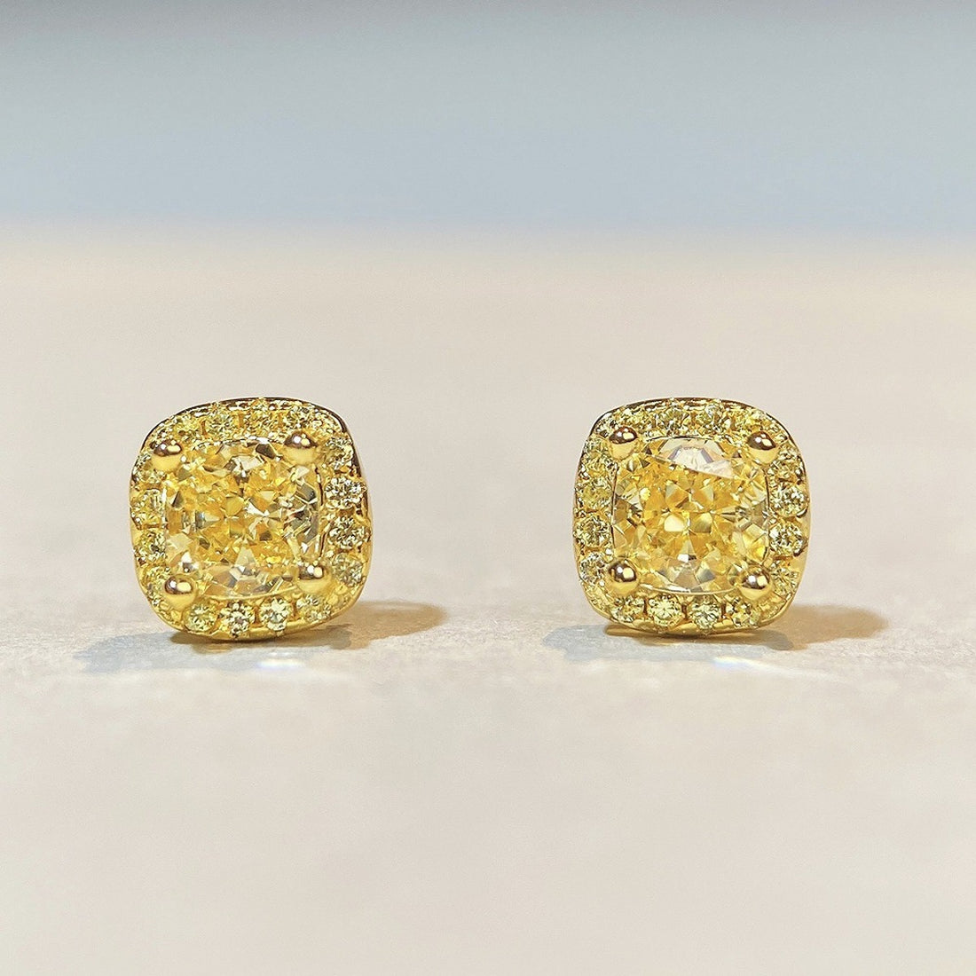 925 Sterling Silver Zircon Stud Earrings in gold with stud design