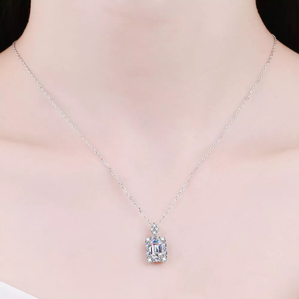 925 sterling silver,Moissanite Carat weight: 1CT Care instructions: Avoid wearin necklace in clear with straight silhouette