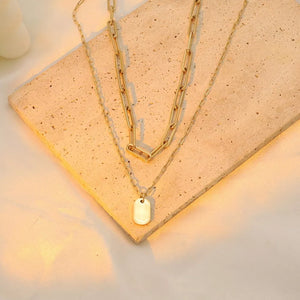 necklace in gold