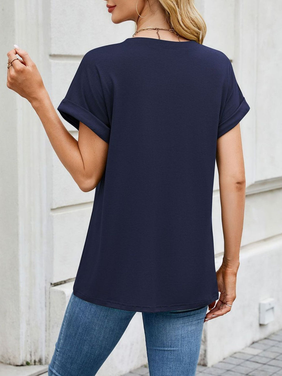 Basic cuffed sleeve t-shirt in dark blue with a crew neck.