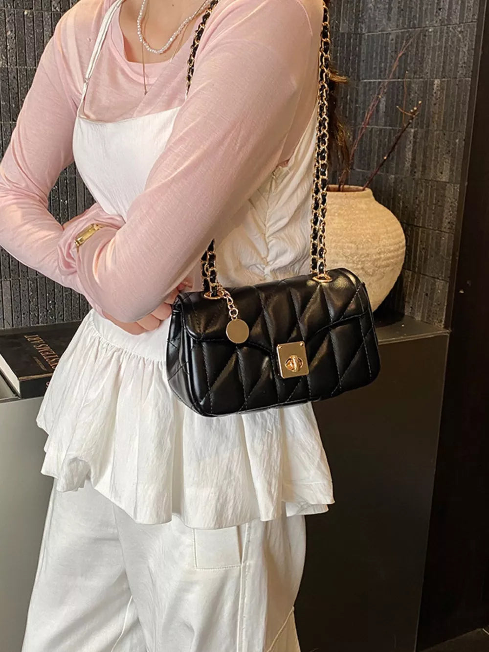 Quilted Chain Shoulder Bag in Black