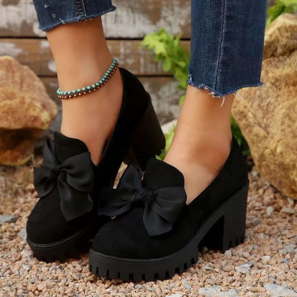 Black Round Toe Block Heels Pumps