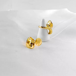 ring in gold featuring gold-plated and regular fit