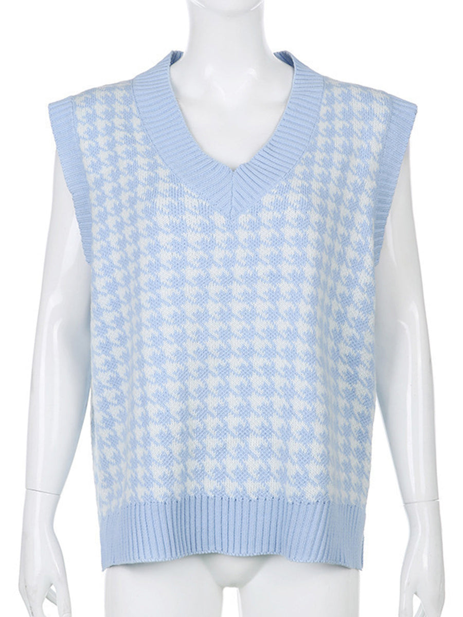 Houndstooth knit v-neck tank top in light blue and white.