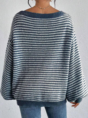 pullover sweater in white with oversized and hip-length