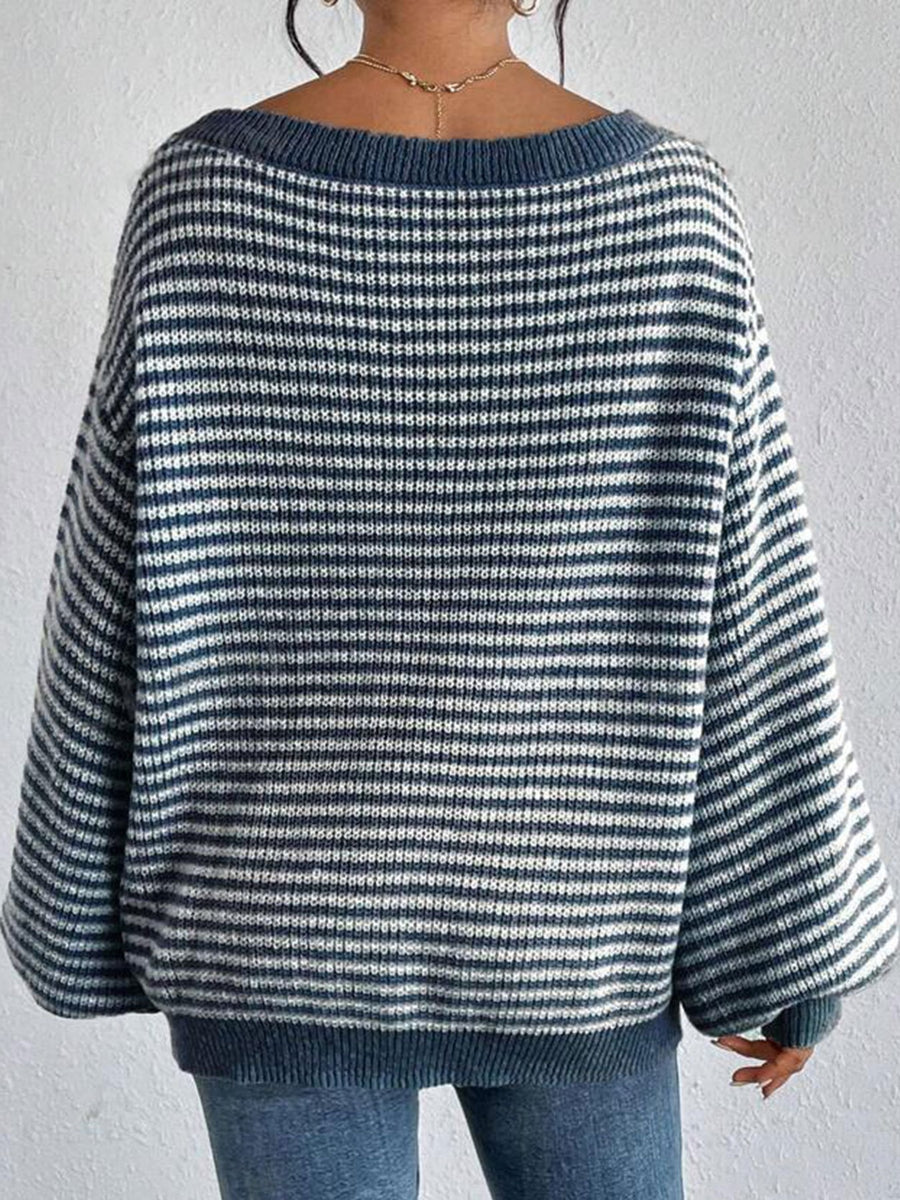 pullover sweater in white with oversized and hip-length