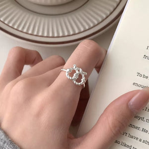 ring in silver featuring heart motif and regular fit