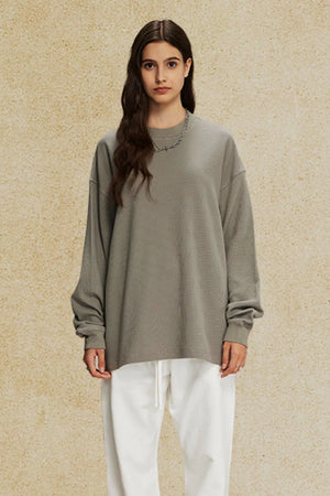 Oversized drop shoulder crewneck sweatshirt in Khaki with a crew neckline and long sleeves.