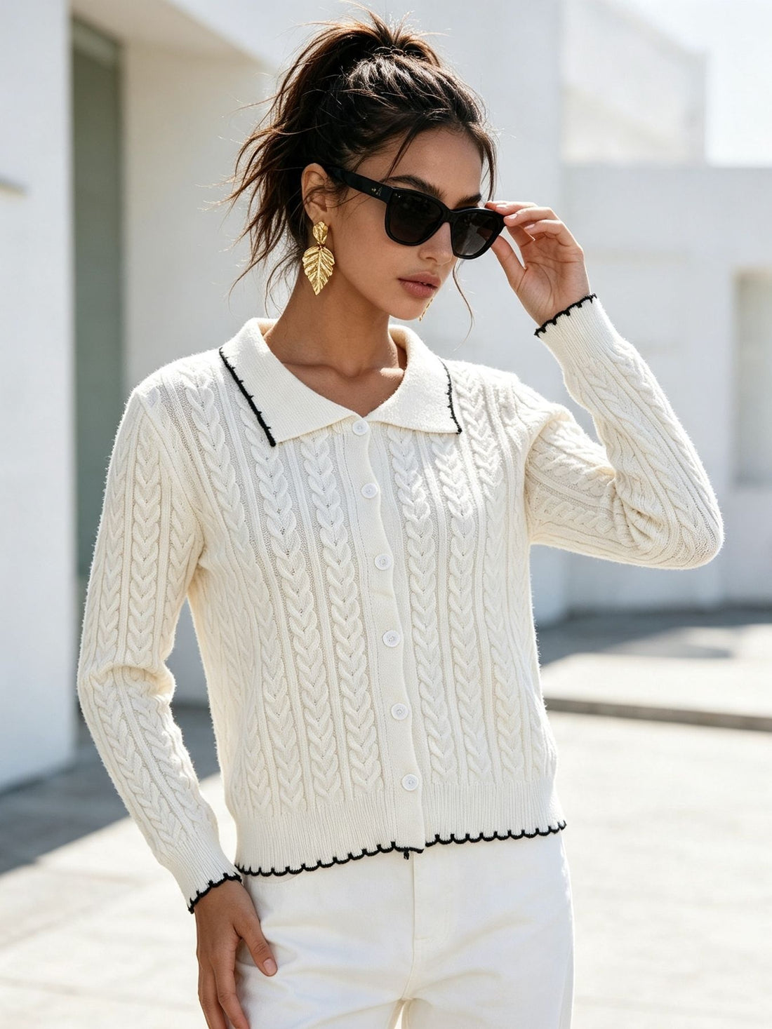 White cardigan with buttoned and long sleeve