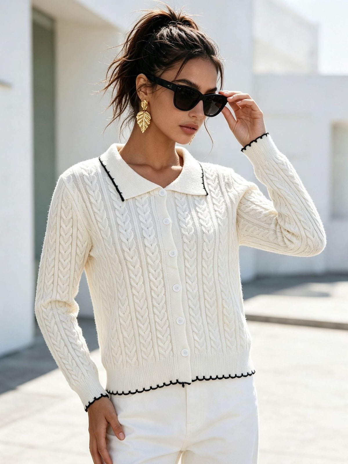 White cardigan with buttoned and long sleeve