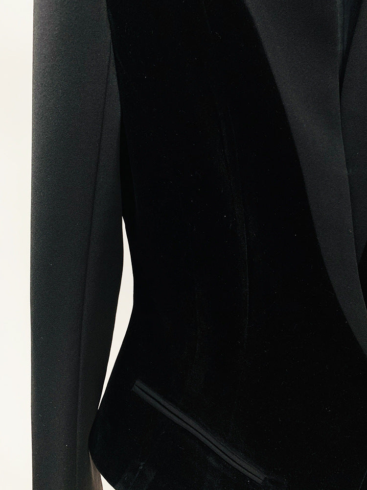 blazer in black with seam detail and hip-length