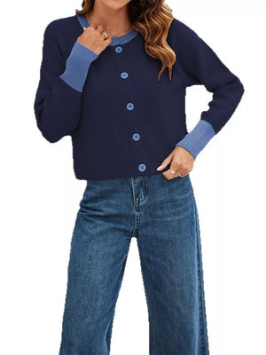 cardigan in light blue with ribbed and cropped
